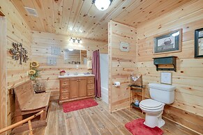 Secluded Broken Bow Cabin w/ Fire Pit and Deck!