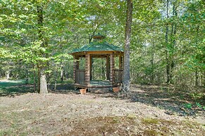 Secluded Broken Bow Cabin w/ Fire Pit and Deck!