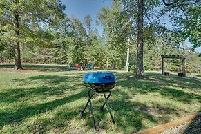 Secluded Broken Bow Cabin w/ Fire Pit and Deck!