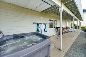 Coastal Haven w/ Hot Tub & San Juan Island Views