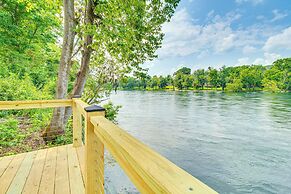 Flippin Home w/ Deck & Grill: Steps to White River