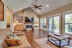 Flippin Home w/ Deck & Grill: Steps to White River