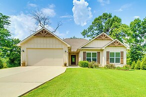 Flippin Home w/ Deck & Grill: Steps to White River