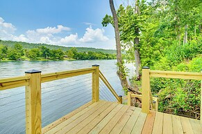 Flippin Home w/ Deck & Grill: Steps to White River