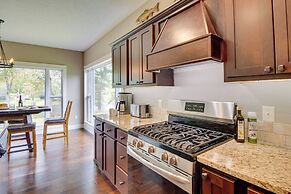 Flippin Home w/ Deck & Grill: Steps to White River