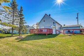Steps to Lake Michigan: Manitowoc Home w/ Fire Pit