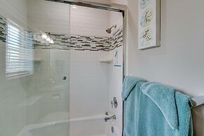 Bright, Modern Corpus Christi Condo: 2 Mi to Beach