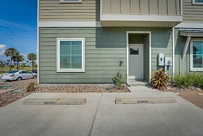Bright, Modern Corpus Christi Condo: 2 Mi to Beach