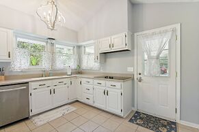 Natures Care: Home w/ Pond, 16 Mi to Memphis!