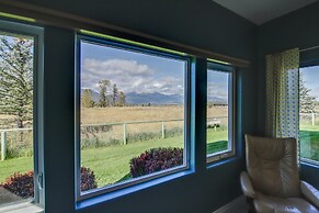 Pet-friendly Stevensville Home w/ Mountain Views!