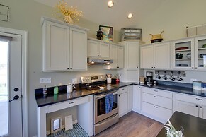 Pet-friendly Stevensville Home w/ Mountain Views!