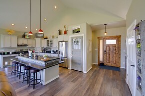 Pet-friendly Stevensville Home w/ Mountain Views!