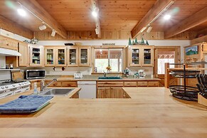 Pet-friendly House w/ Deck: Near Crater Lake!