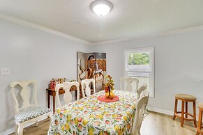 Cozy Virginia Escape w/ Deck, Grill & Fire Pit!