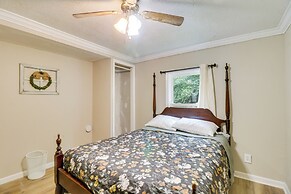 Cozy Virginia Escape w/ Deck, Grill & Fire Pit!