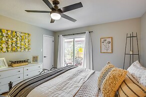 Charming Granbury Cottage Retreat w/ Private Patio