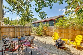 Charming Granbury Cottage Retreat w/ Private Patio