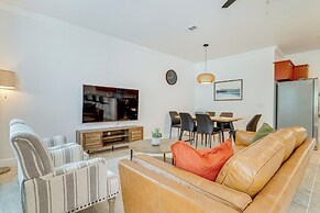 Charming Navarre Townhome: 5 Mi to Beach!