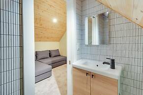 Community Beach Access: Modern Poconos Cabin!