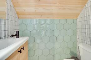 Community Beach Access: Modern Poconos Cabin!