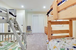 Community Beach Access: Modern Poconos Cabin!