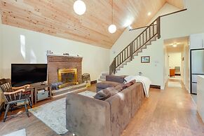 Community Beach Access: Modern Poconos Cabin!