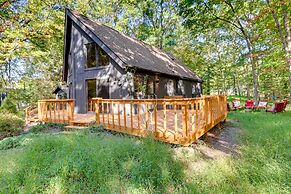Community Beach Access: Modern Poconos Cabin!
