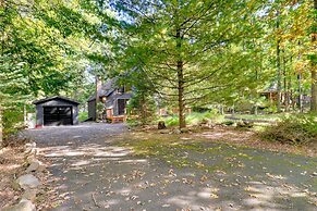 Community Beach Access: Modern Poconos Cabin!