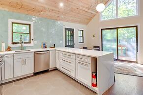 Community Beach Access: Modern Poconos Cabin!