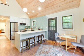 Community Beach Access: Modern Poconos Cabin!