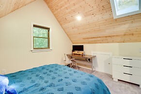 Community Beach Access: Modern Poconos Cabin!