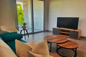 Phaedrus Living Coral Suites Allure