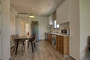 Phaedrus Living Coral Suites Allure