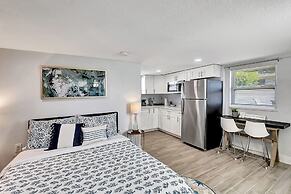 Cozy Cottage 5 Min to Beach Perfect for Couples