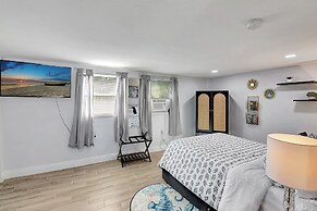 Cozy Cottage 5 Min to Beach Perfect for Couples