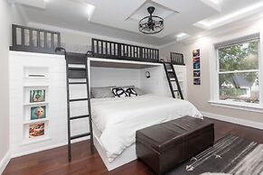 4 BDR Lake Geneva Estate Across From Beach!