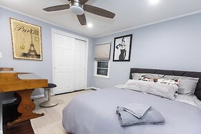 Chic Lake Geneva Apartment in Desirable Location!