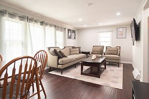 Chic Lake Geneva Apartment in Desirable Location!