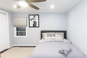 Chic Lake Geneva Apartment in Desirable Location!