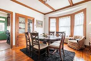 Cozy Cape Cod Bungalow