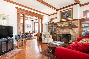 Cozy Cape Cod Bungalow
