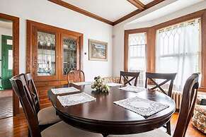 Cozy Cape Cod Bungalow