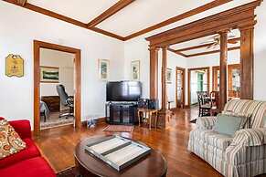 Cozy Cape Cod Bungalow