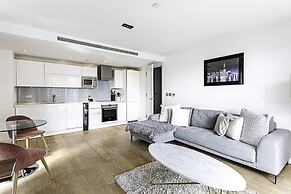 Central London Haven: Steps From Shoreditch Station