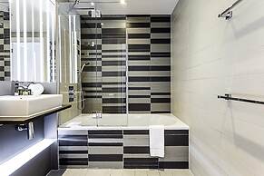 Central London Haven: Steps From Shoreditch Station