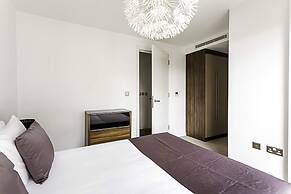 Central London Haven: Steps From Shoreditch Station