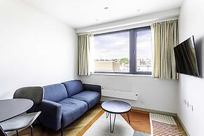 1-bed Apartment: Close to Wimbledon Station