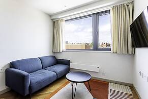 1-bed Apartment: Close to Wimbledon Station