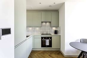1-bed Apartment: Close to Wimbledon Station