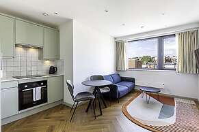 1-bed Apartment: Close to Wimbledon Station